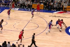 干啥呢？哈登弧顶又被断 奥萨尔轻松扣篮得分