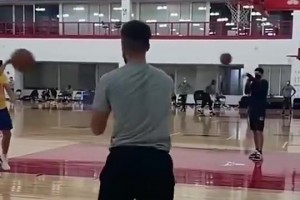 库里谈此前训练中三分105连中：投进99球时跟40多球一样紧张！